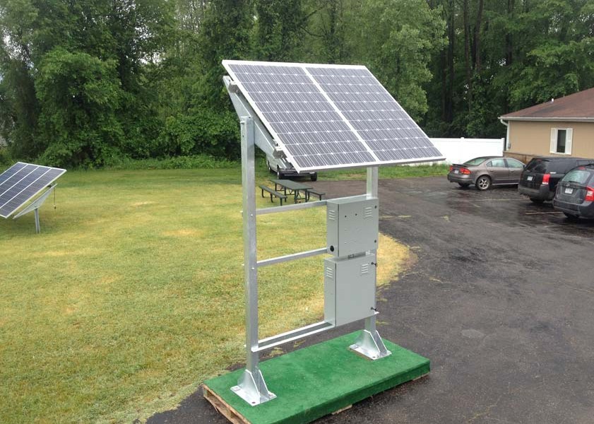 solar gas wellhead monitor system mounted to pallet
